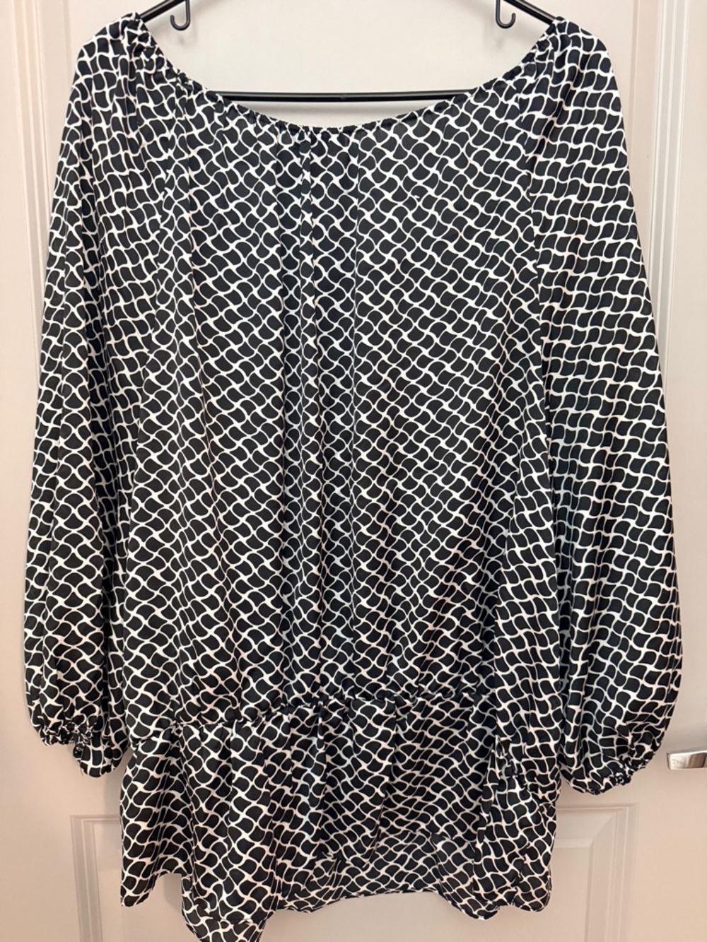 Vince Camuto Black and White Metallic Geometric Peasant Tunic - Picture 2 of 5